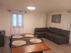 Apartment Desanti 3 Valun