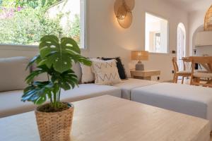 NEW beachside Villa with private pool