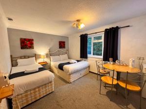 All Seasons Gatwick Guest House & Parking