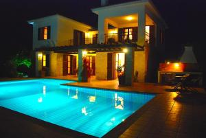 3 bedroom Villa Anarita with private pool, Aphrodite Hills Resort