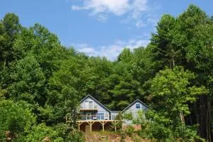 24-Acre Cottage with Hot Tub about 10 Mi to Blowing Rock - Darby