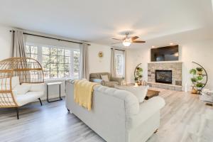 3 Mi to Kalahari Pocono Summit Home with Pool Table - 3hvězdičkové hotely ve městě Pocono Summit