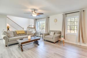 3 Mi to Kalahari: Pocono Summit Home w Pool Table