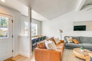 Steps to Lake Pagosa! Remodeled Home with Sleds