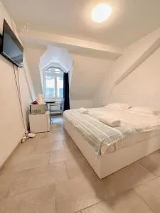 City center room with private external bathroom - Zurigo