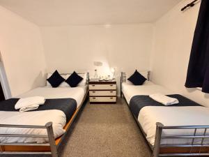 All Seasons Gatwick Guest House & Parking