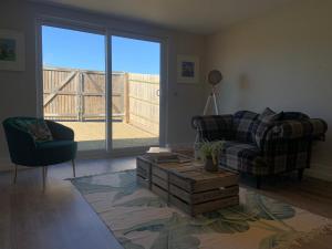 1-Bed - Sleeps 2 - Pet Friendly w Parking
