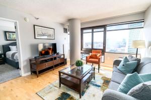 Spacious Apt Downtown