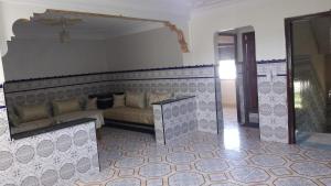 شقة مناسبة لقضاء عطلتكم الصيفية بشفشاون تتوفر على جميع وسائل الراحة والامان تتكون من 2 غرف نوم حمام مطبخ صالون تتوفر على مكيف هواء الة غسيل الملابس واي فاي