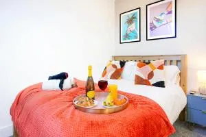Central Buckingham Apartment #6 with Free Parking, Pool Table, Fast Wifi and Smart TV with Netflix by Yoko Property - 白金汉
