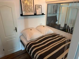 JOBOSTAYS - URBAN Studio Loft Oldenburg Innenstadt - Designerbad und Balkon - 5 Min zu Fuß Innenstadt und Bahnhof - Aufzug - Highspeed WLAN - Vollküche mit Kaffeemaschine und Spülmaschine - kontaktfreier Check-In