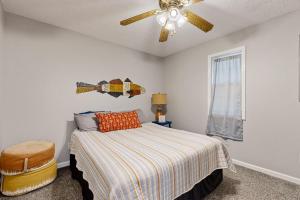 Dog-Friendly, Bright Cabin with Deck!