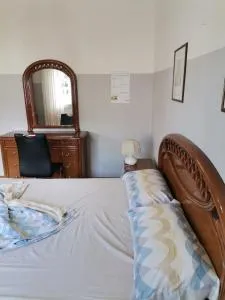 Camera matrimoniale con ampio armadio - 里耶卡威尼托