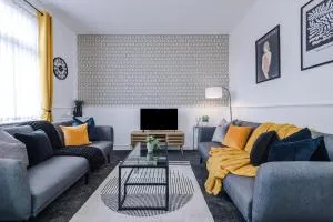NEW! Modern 2-bed house in Manchester by 53 Degrees Property, Ideal for Business & Contractors - Sleeps 7! - 斯塔利桥