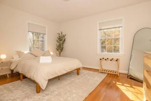 Cozy 4 BD Retreat w Free Parking