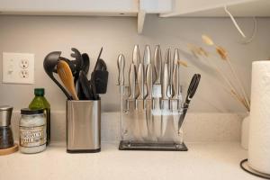 Cozy 4 BD Retreat w Free Parking