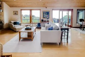 Seaesta - بوينت أرينا