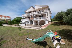 Apartments with a parking space Povljana, Pag - 224 