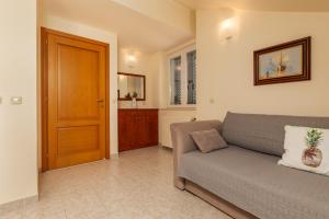 Apartments by the sea Brela, Makarska - 20708