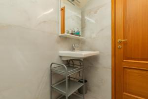 Apartments by the sea Brela, Makarska - 20708