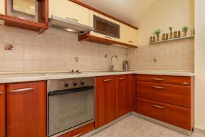 Apartments by the sea Brela, Makarska - 20708