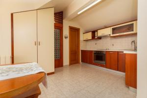 Apartments by the sea Brela, Makarska - 20708