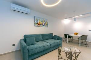 Family friendly seaside apartments Brela, Makarska - 6007