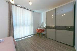 Family friendly seaside apartments Brela, Makarska - 6007