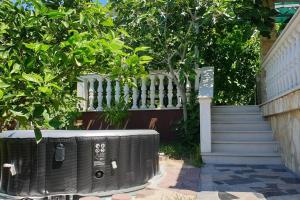 Apartments with a parking space Kastel Stari, Kastela - 21827 