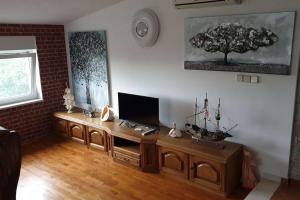 Apartments with a parking space Kastel Stari, Kastela - 21827