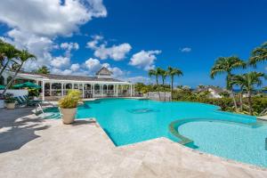 Villa 122 Sugar Hill Estate, pools, tennis, gym, 5 mins to beach