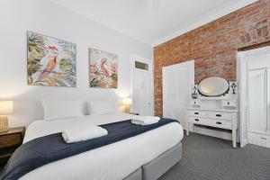 Dunkley House - Large CBD Heritage Home, Sleeps 10