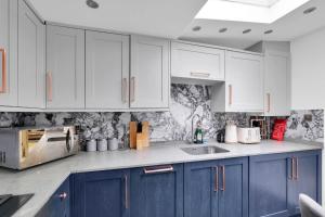 Newly refurbished 2 Bed House in a Town Centre Location