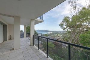 Dreamtime Beach Retreat - 4 Bedroom with Ocean View