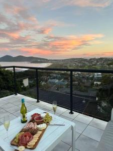 Dreamtime Beach Retreat - 4 Bedroom with Ocean View