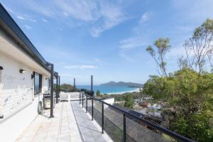 Dreamtime Beach Retreat - 4 Bedroom with Ocean View