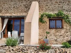 Quiet renovated holiday home with swimming pool - Chéronnac