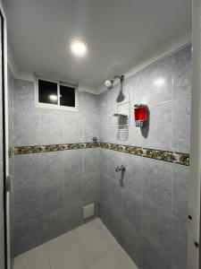 Apartamento edificio Iroka en el Rodadero Frente Al Mar con cocina full equipada