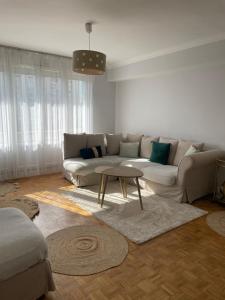 Appartements Sejourner dans un grand appartement 1 minute des transports et a seulement 8 minutes de Paris ! : photos des chambres