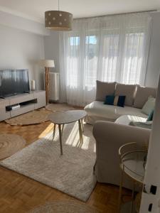 Appartements Sejourner dans un grand appartement 1 minute des transports et a seulement 8 minutes de Paris ! : photos des chambres