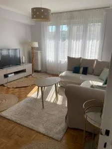 Séjourner dans un grand appartement 1 minute des transports et à seulement 8 minutes de Paris ! - 卡尚