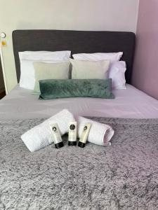 Appartements Sejourner dans un grand appartement 1 minute des transports et a seulement 8 minutes de Paris ! : photos des chambres