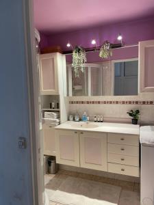 Appartements Sejourner dans un grand appartement 1 minute des transports et a seulement 8 minutes de Paris ! : photos des chambres