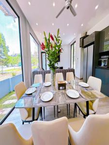 Chuỗi Villa Tuần Châu 8 Ngủ - Bể bơi riêng - sân vườn - BBQ