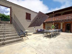 Maisons de vacances Maison spacieuse avec piscine, spa et sauna a Cezay - FR-1-496-297 : photos des chambres