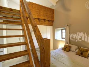 Maisons de vacances Maison spacieuse avec piscine, spa et sauna a Cezay - FR-1-496-297 : photos des chambres