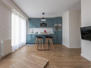 Appartement 1 chambre, balcon et accès direct à la plage - FR-1-197-596