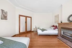 Quadruple Room - Near Transport & Shops - Shared Bathroom - Killara