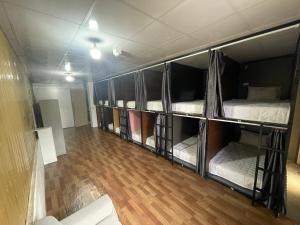 Giường Trong Phòng Ngủ Tập Thể 10 Giường Cho Cả Nam Lẫn Nữ (Bed in 10-Bed Mixed Dormitory Room)