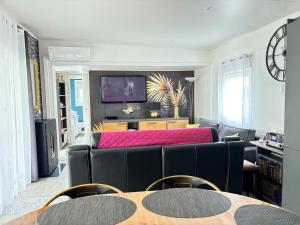Chalets Cottage Luxe 3 Chambres, Jacuzzi, Piscine et Parking a 12 km des Sables d-Olonne - FR-1-197-608 : photos des chambres